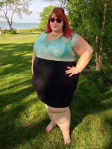 She's overweight and has bad fashion sense!  Good thing she's a blogger, and doesn't exist.