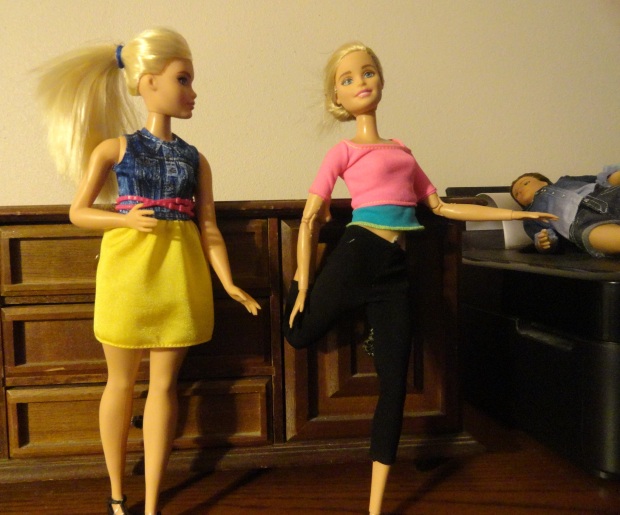 Curvy Barbie vs Barbie 1